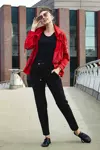 Komplet dresowy damski z czerwoną bluzą marki Megi Collection